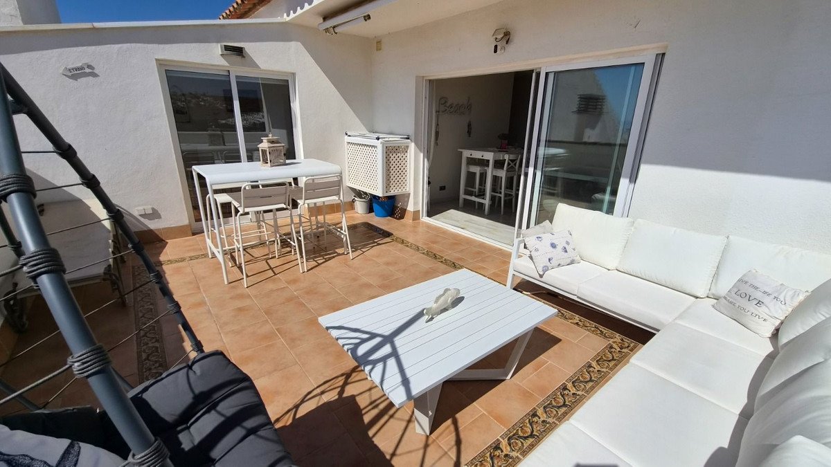 2 Bed Middle Floor Apartment in Estepona
