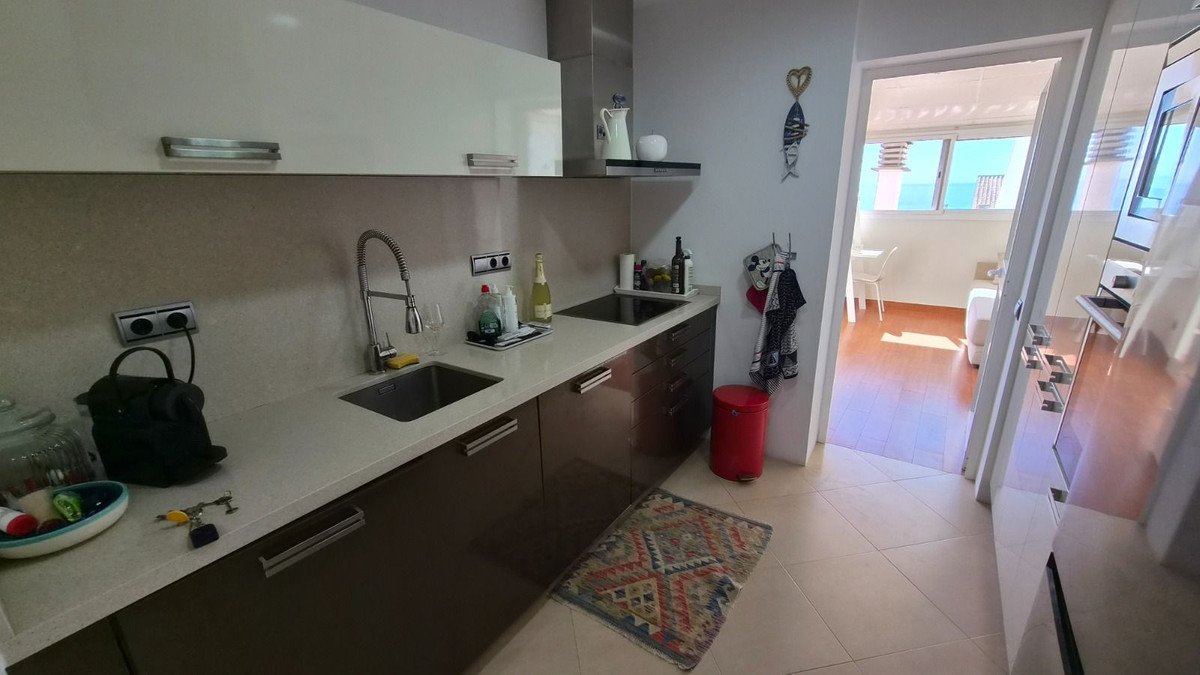 2 Bed Middle Floor Apartment in Estepona