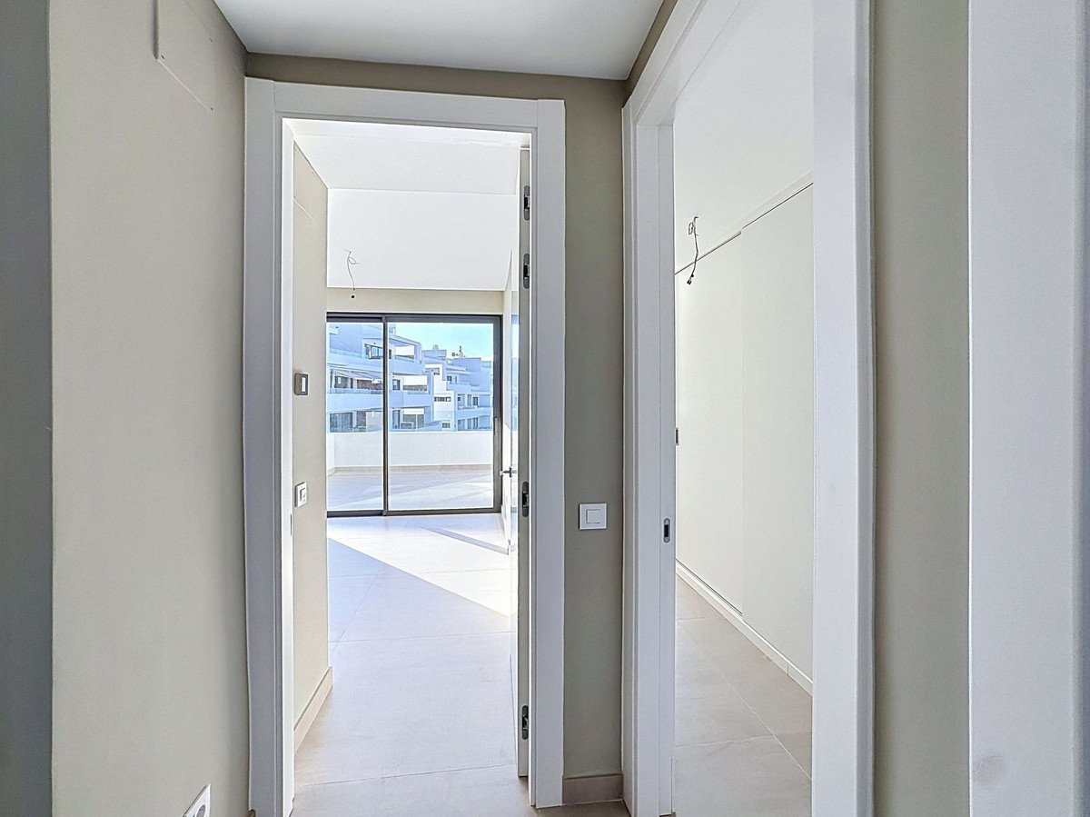 2 Bed Middle Floor Apartment in Estepona