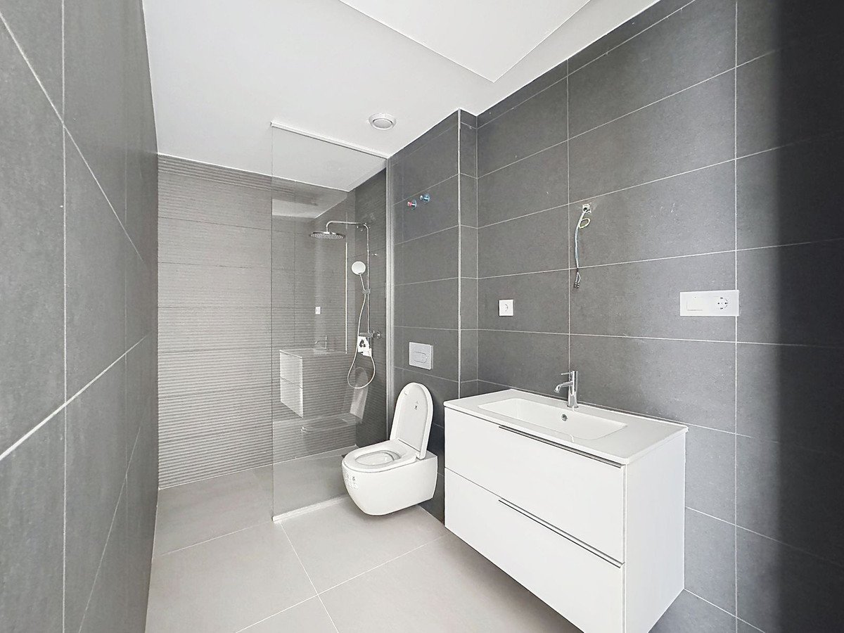 2 Bed Middle Floor Apartment in Estepona