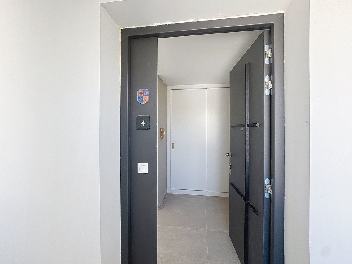 2 Bed Middle Floor Apartment in Estepona