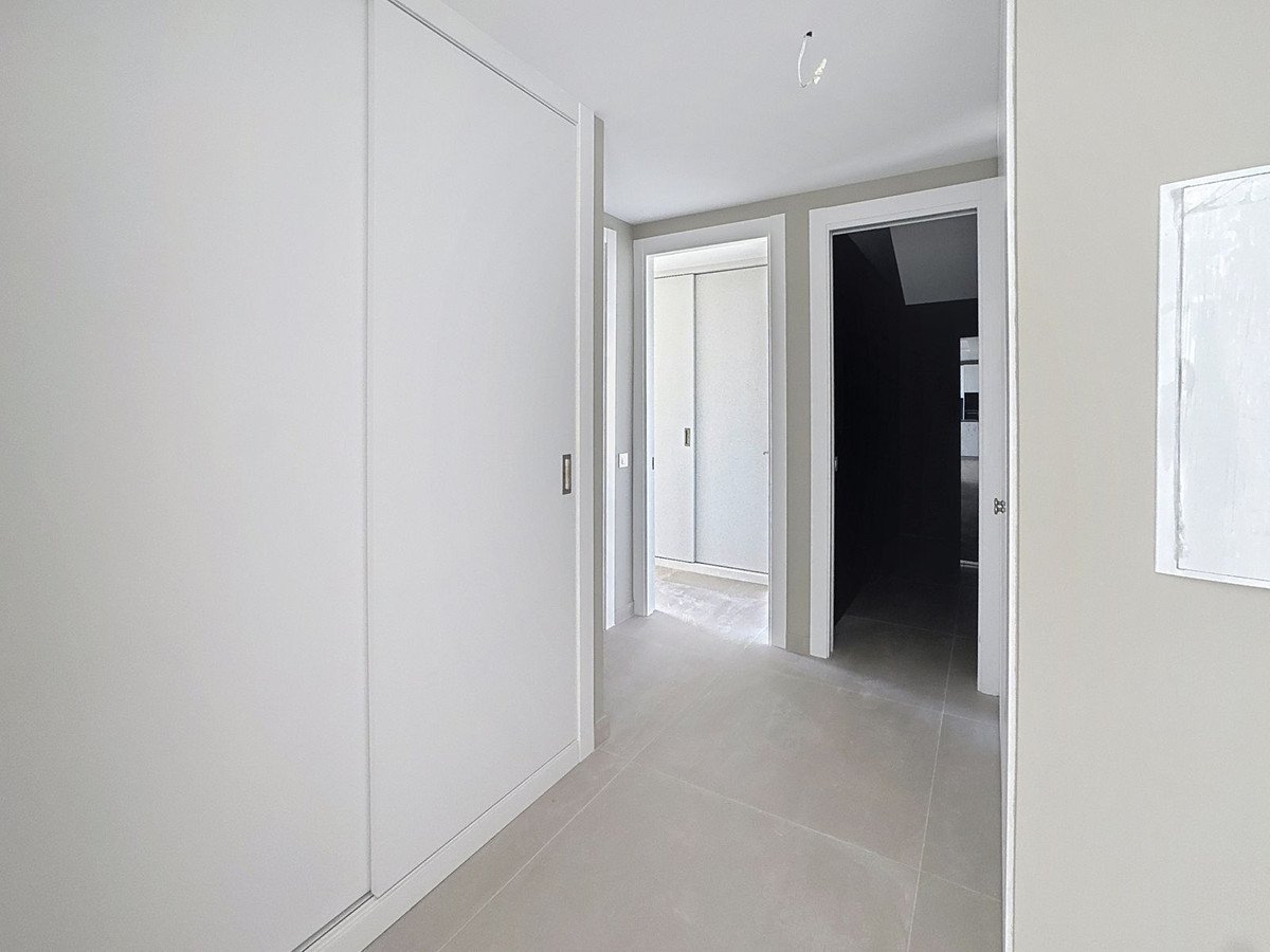 2 Bed Middle Floor Apartment in Estepona