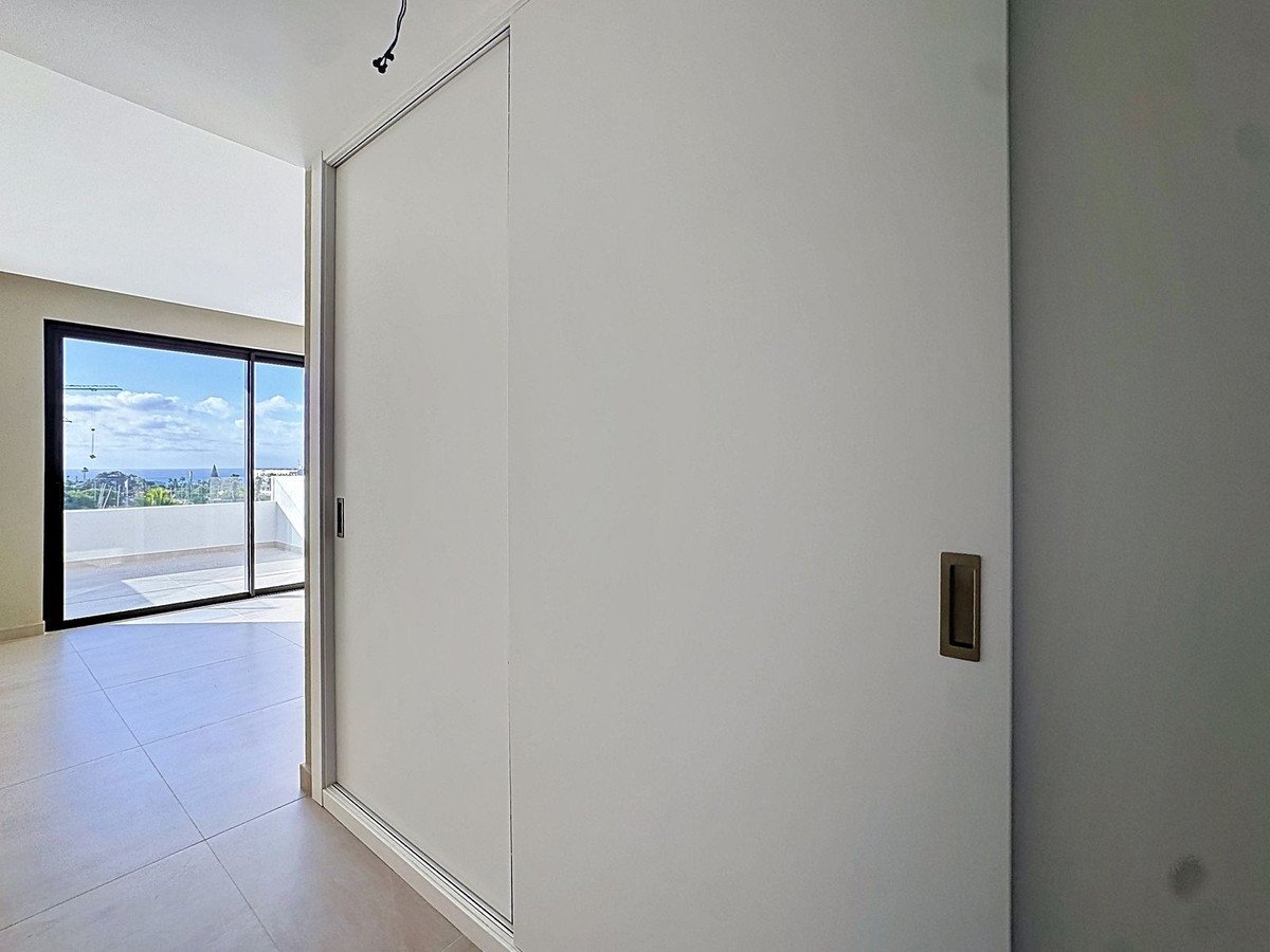 2 Bed Middle Floor Apartment in Estepona