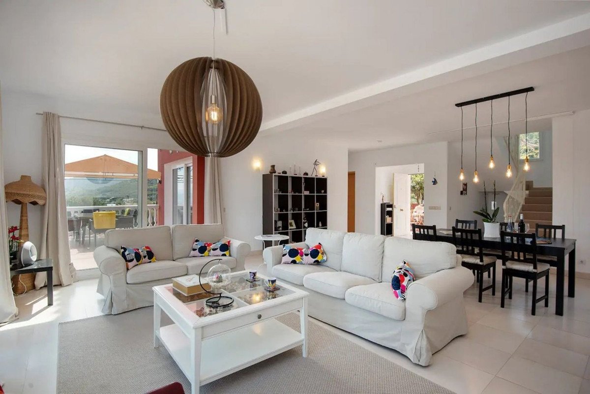 4 Bed Detached Villa in Alhaurín de la Torre