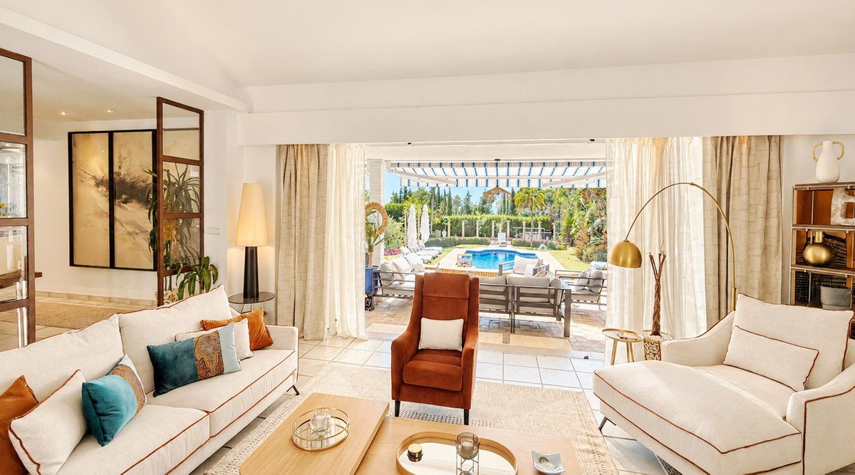 5 Bed Detached Villa in Benalmadena