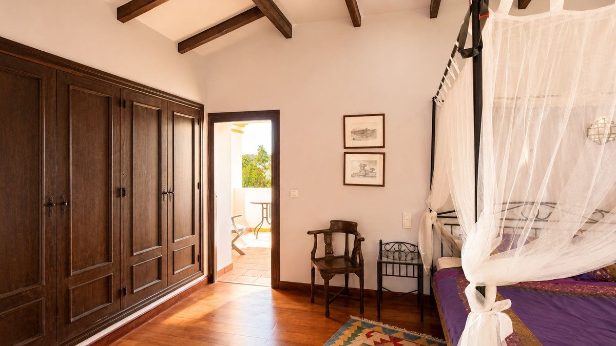 13 Bed Hotel in Almogía