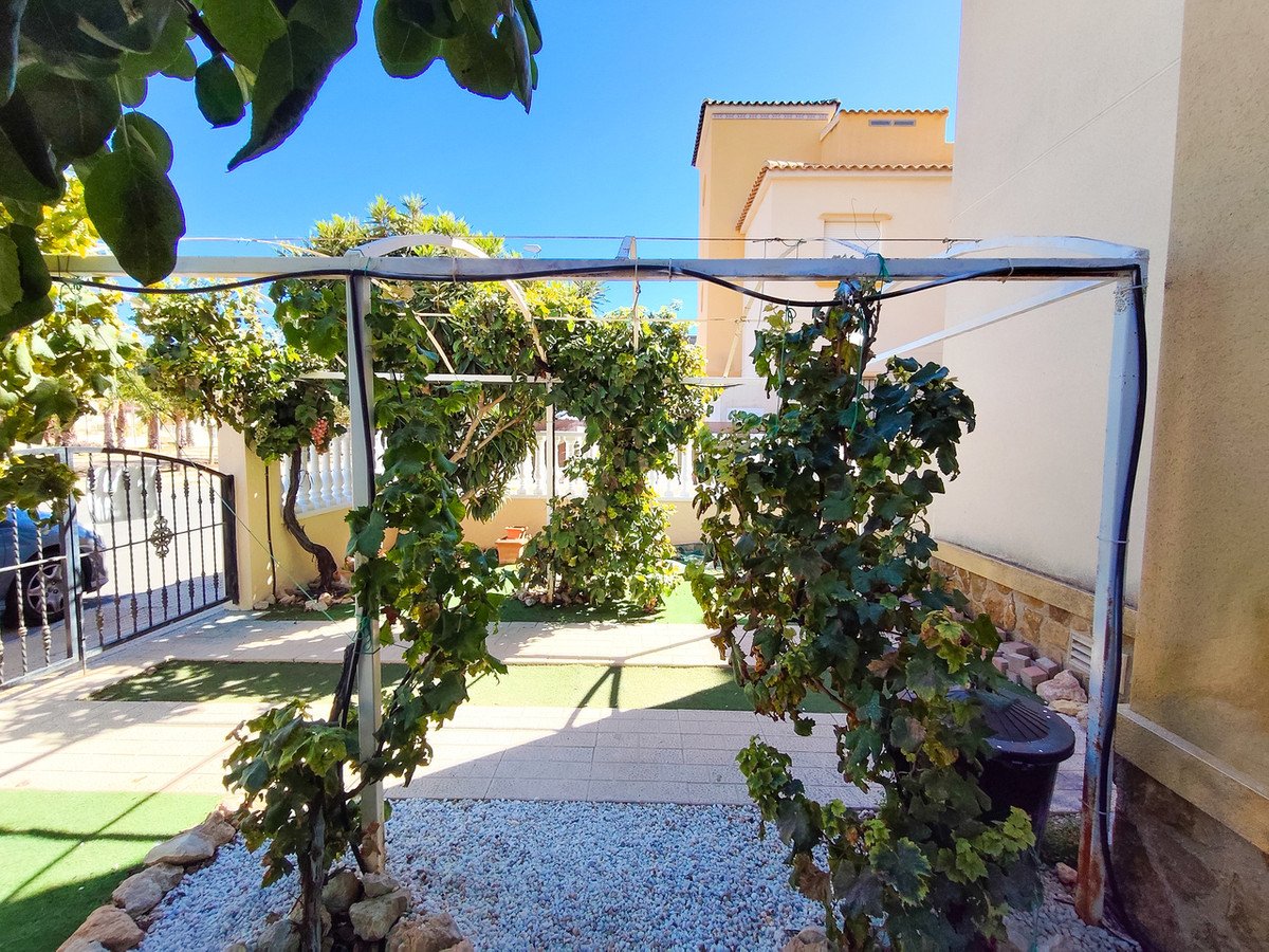 2 Bed Ground Floor Apartment in Cabo Roig