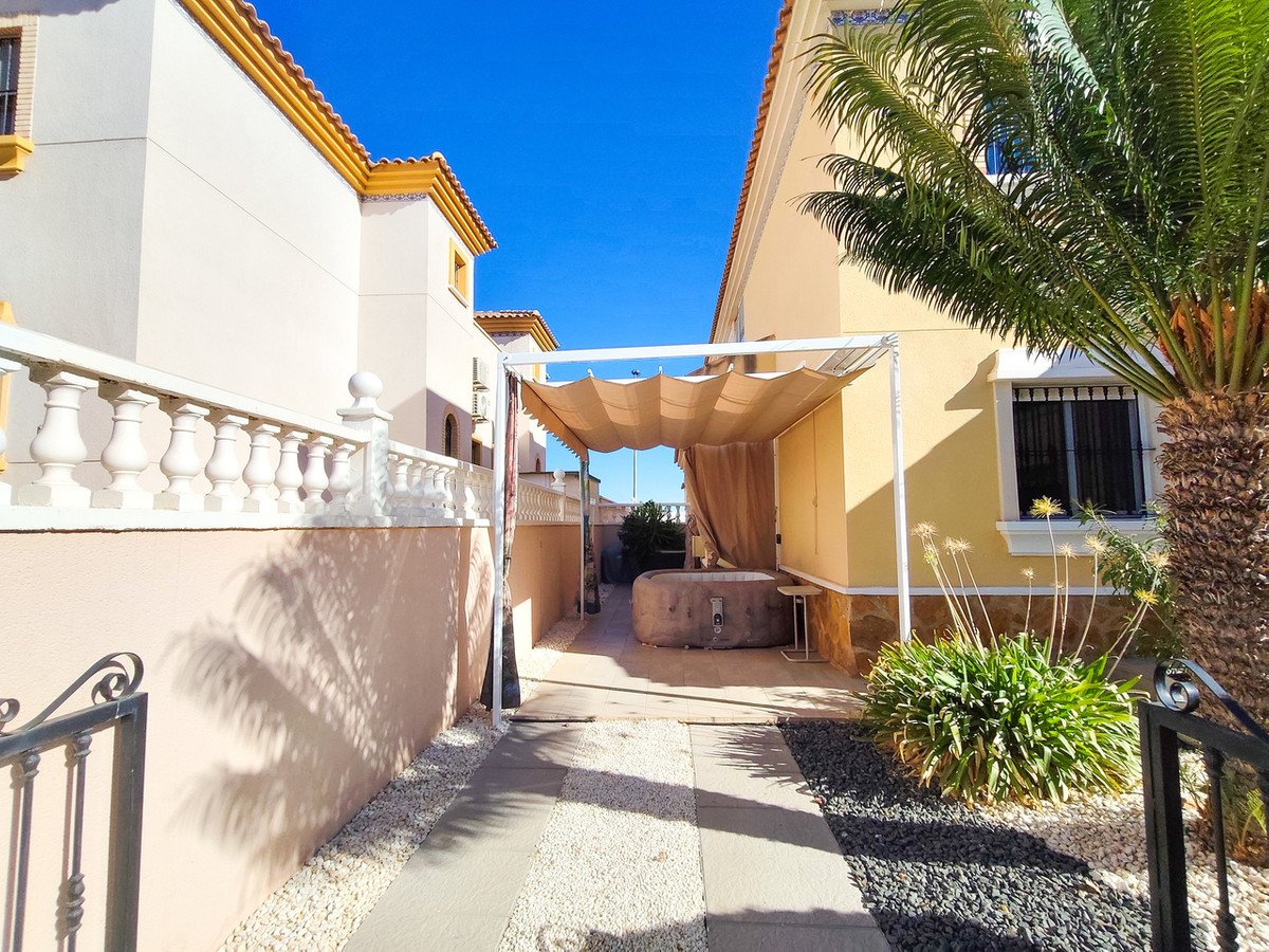 2 Bed Ground Floor Apartment in Villamartin