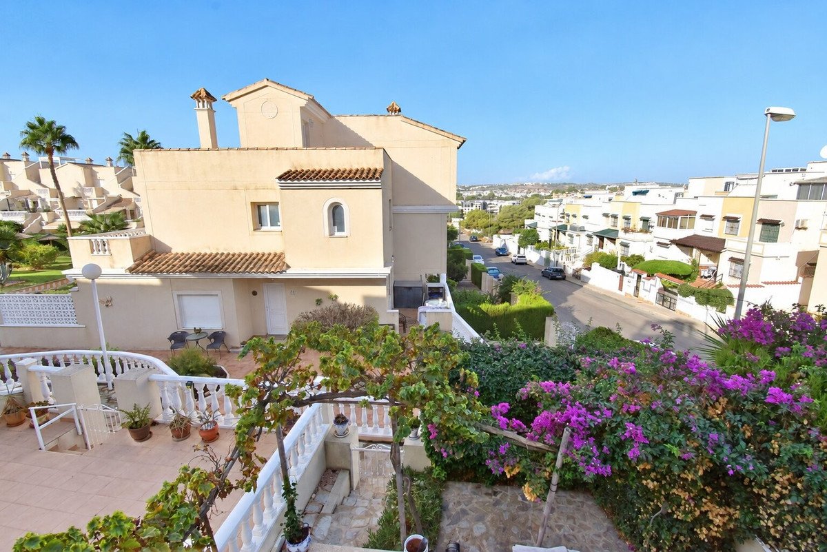 3 Bed Townhouse in Los Altos