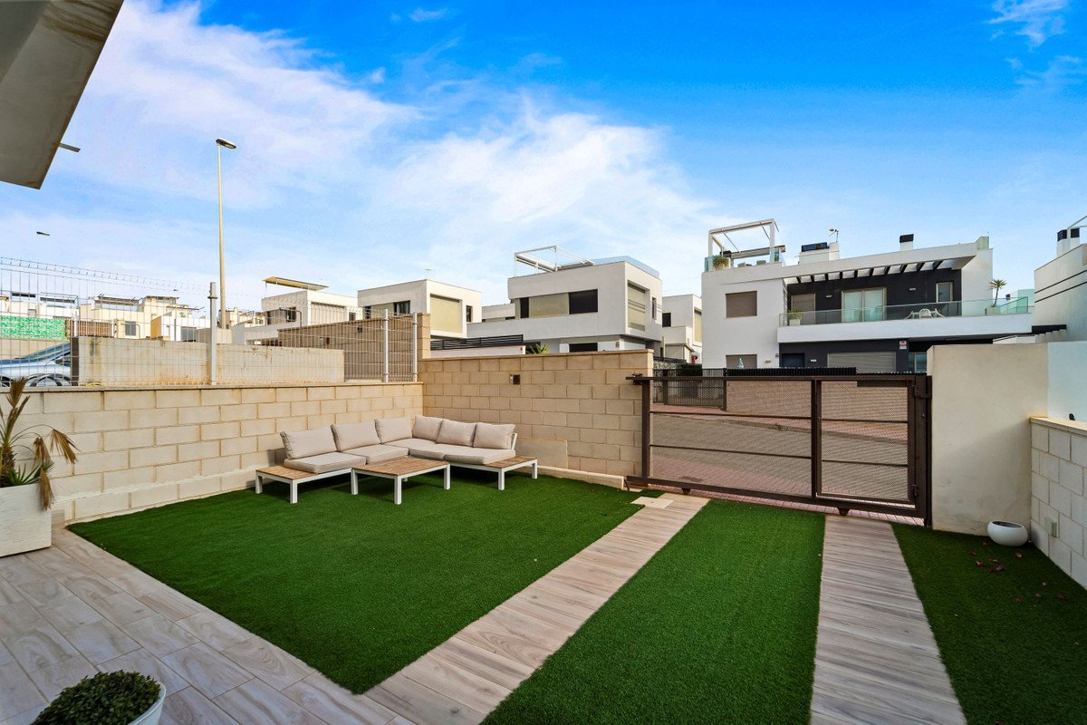 2 Bed Townhouse in Villamartin