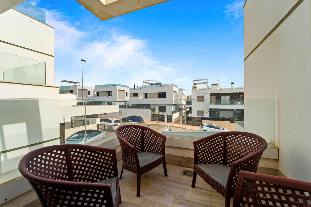 2 Bed Townhouse in Villamartin