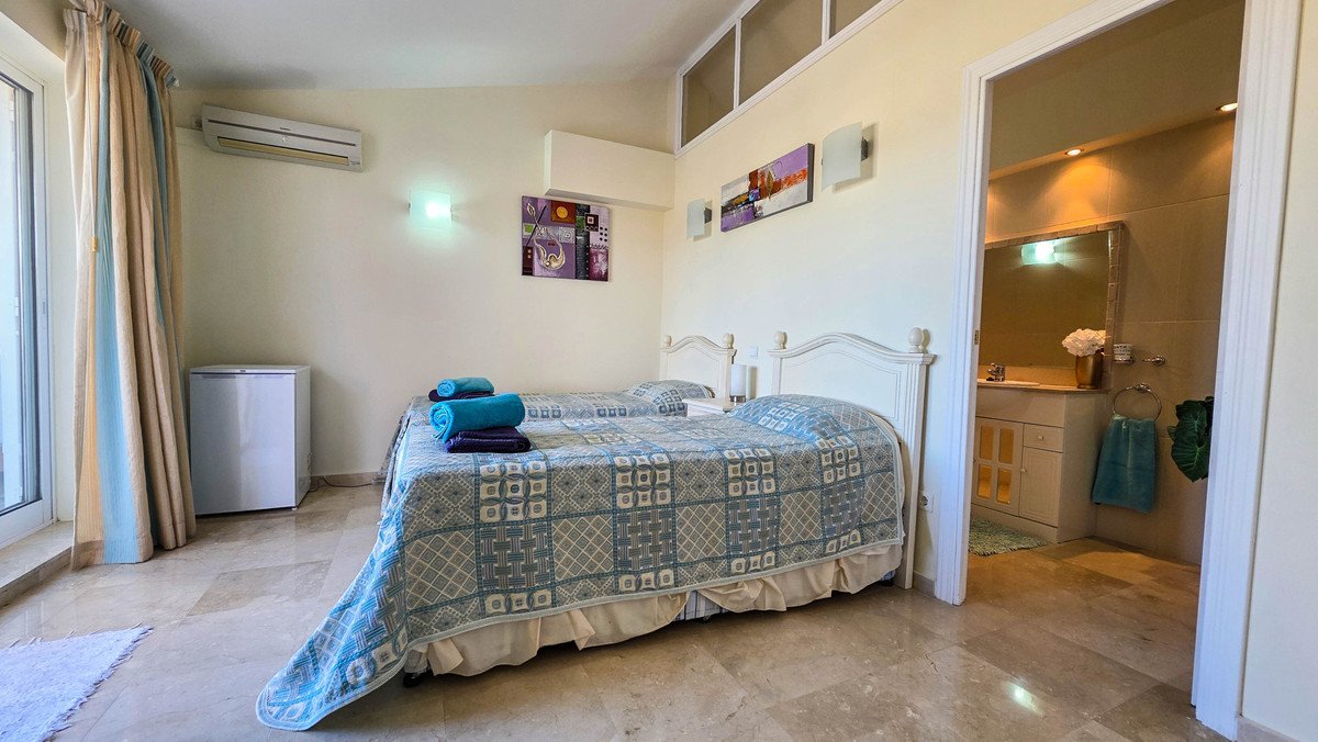 3 Bed Penthouse Duplex in La Duquesa