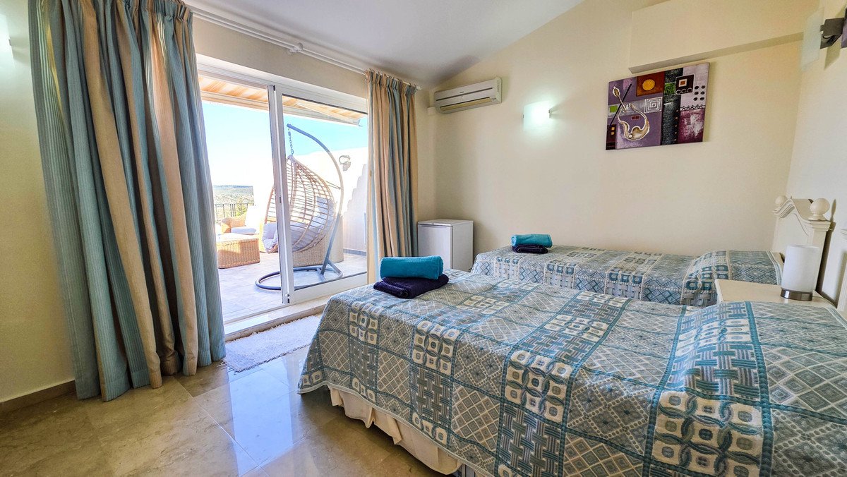 3 Bed Penthouse Duplex in La Duquesa