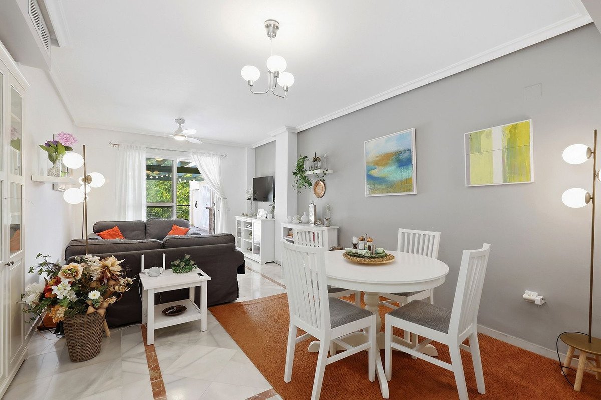 3 Bed Middle Floor Apartment in Nueva Andalucía