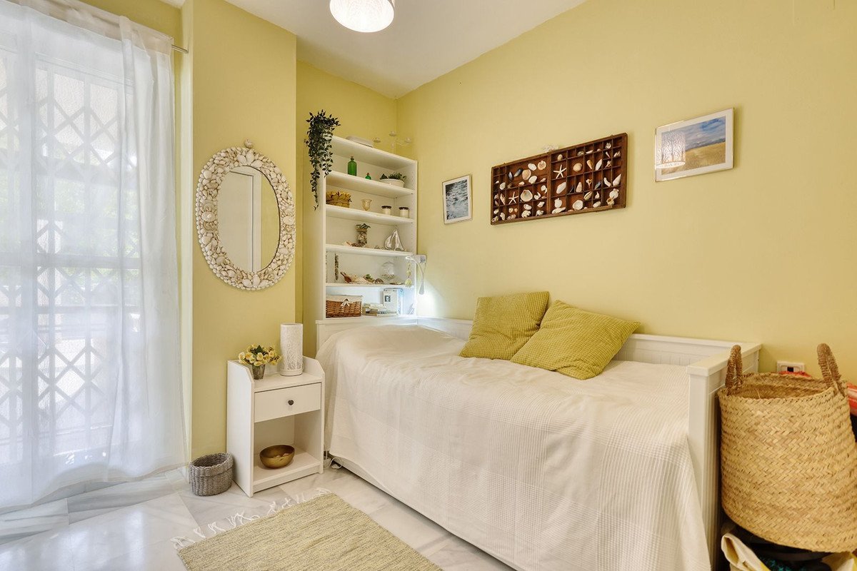 3 Bed Middle Floor Apartment in Nueva Andalucía