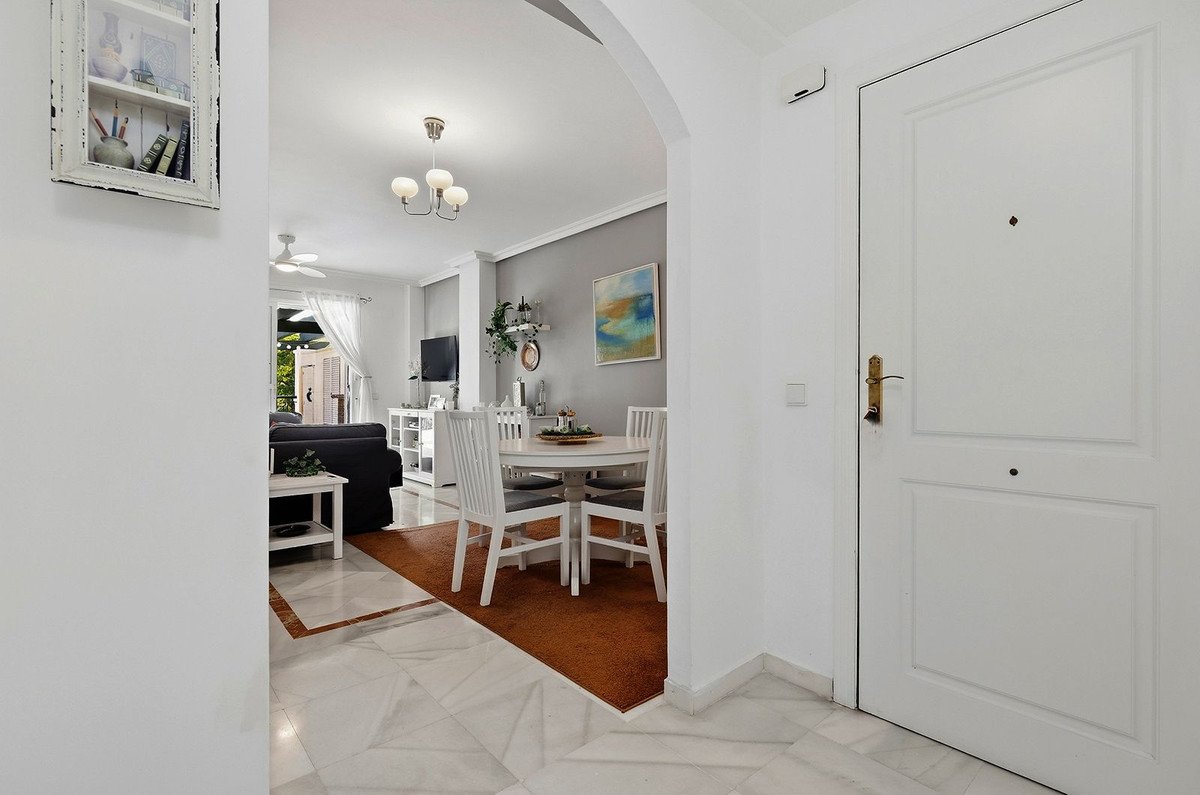 3 Bed Middle Floor Apartment in Nueva Andalucía