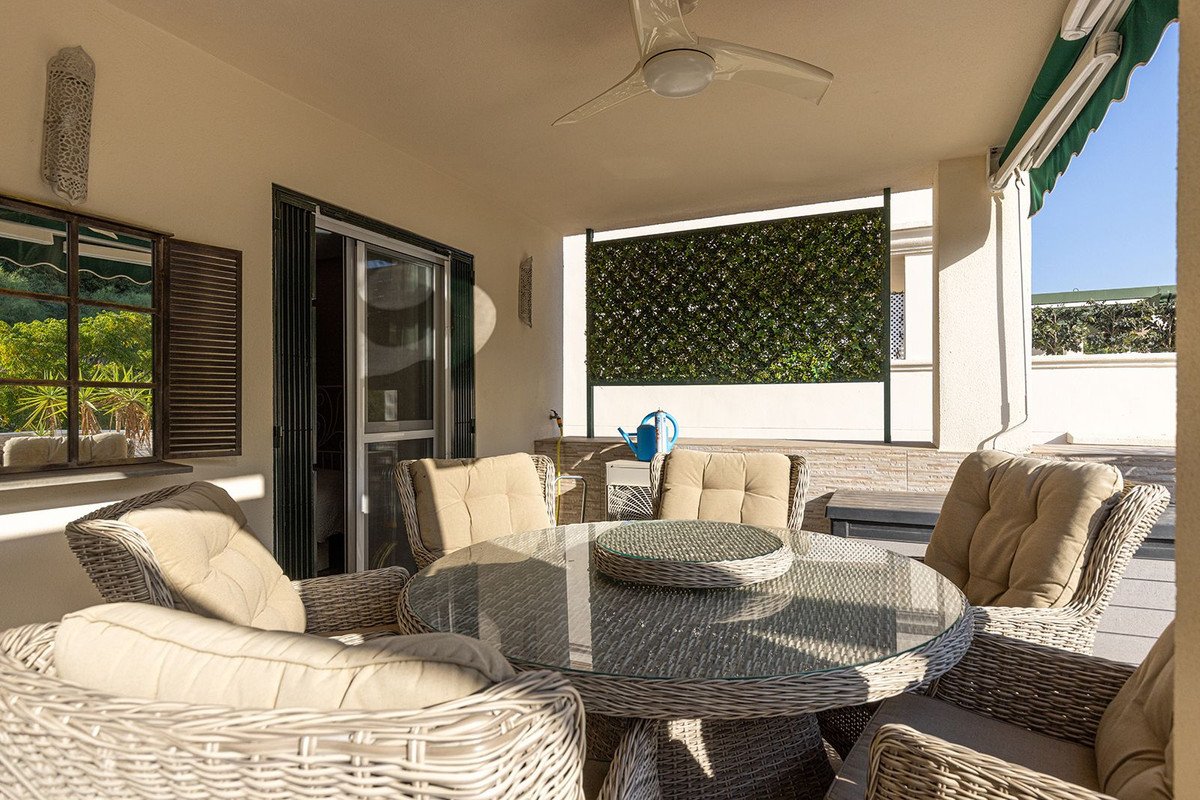 3 Bed Middle Floor Apartment in Nueva Andalucía