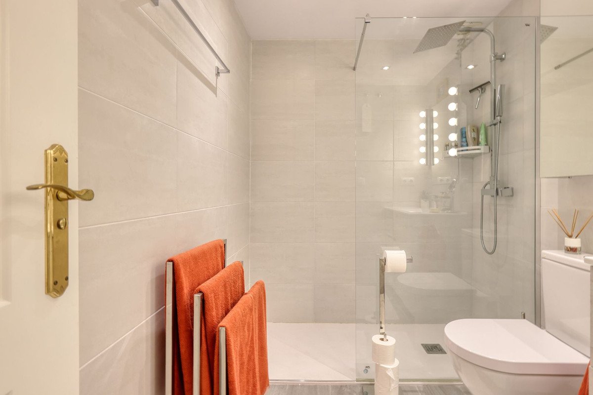 3 Bed Middle Floor Apartment in Nueva Andalucía