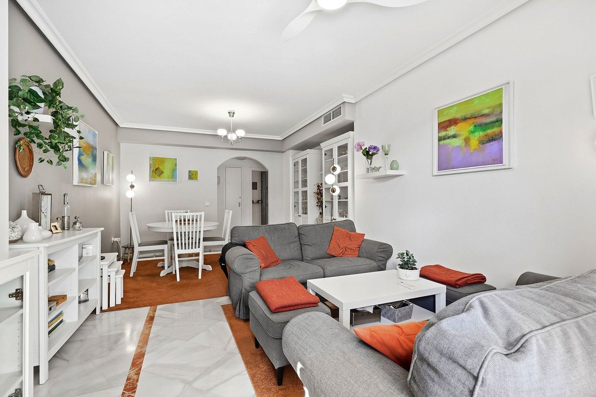 3 Bed Middle Floor Apartment in Nueva Andalucía