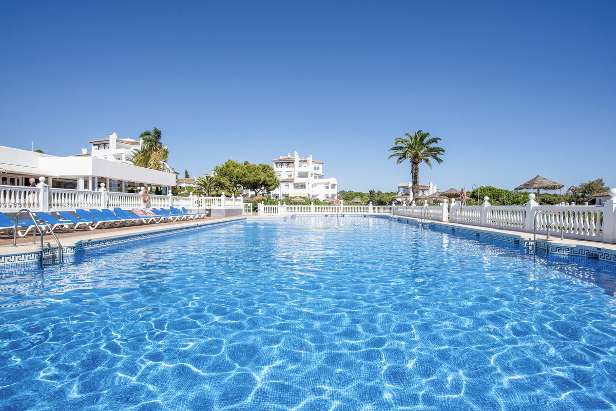 3 Bed Middle Floor Apartment in Elviria