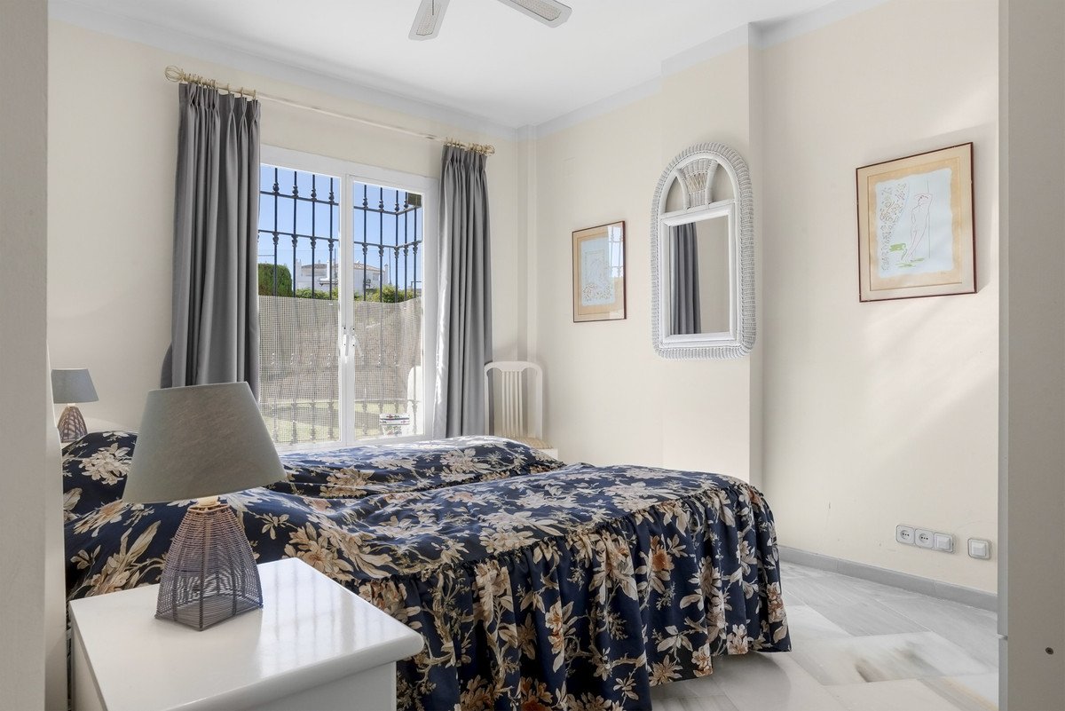 3 Bed Middle Floor Apartment in Elviria