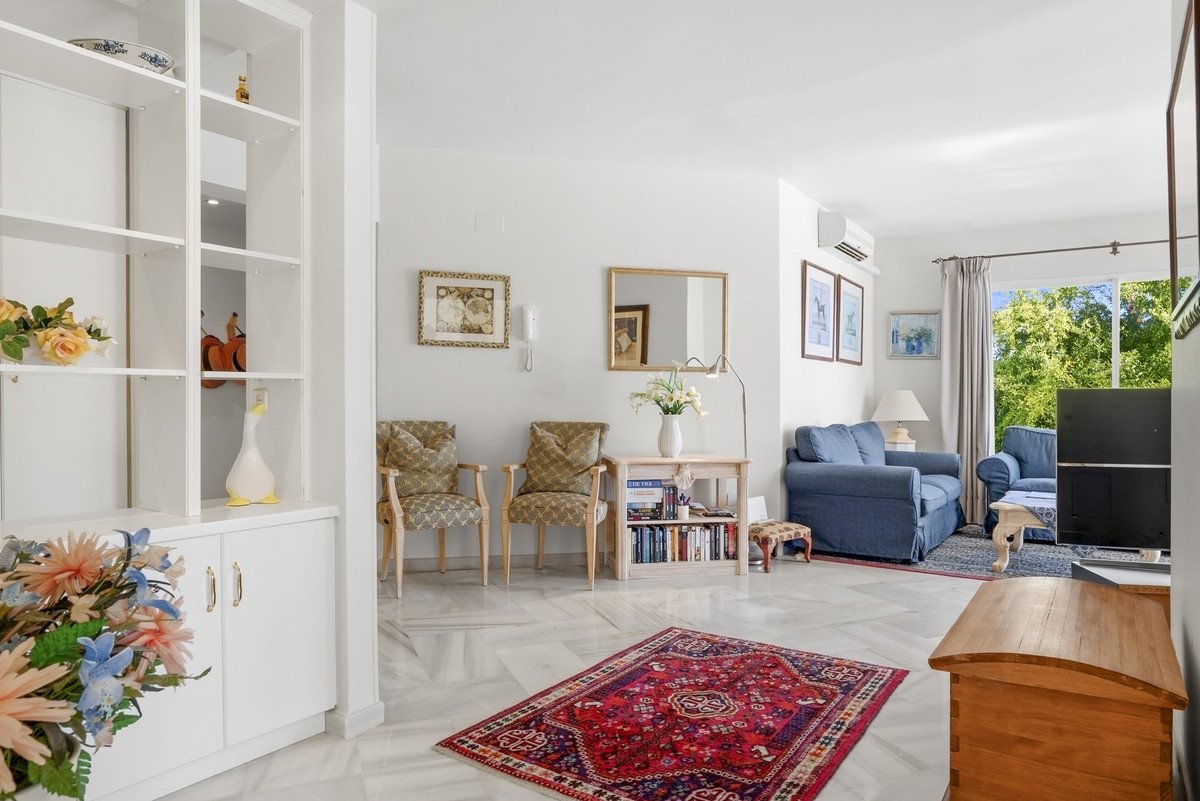 3 Bed Middle Floor Apartment in Elviria