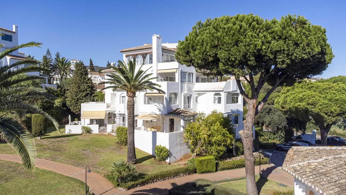 3 Bed Middle Floor Apartment in Elviria