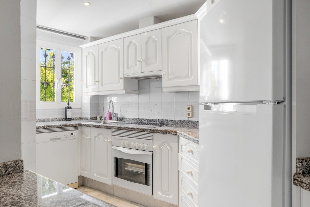 3 Bed Middle Floor Apartment in Elviria