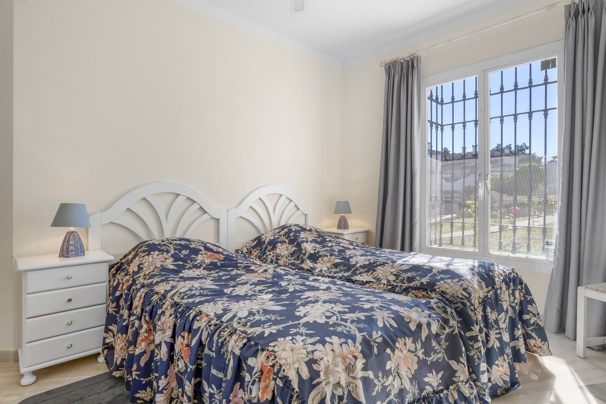 3 Bed Middle Floor Apartment in Elviria
