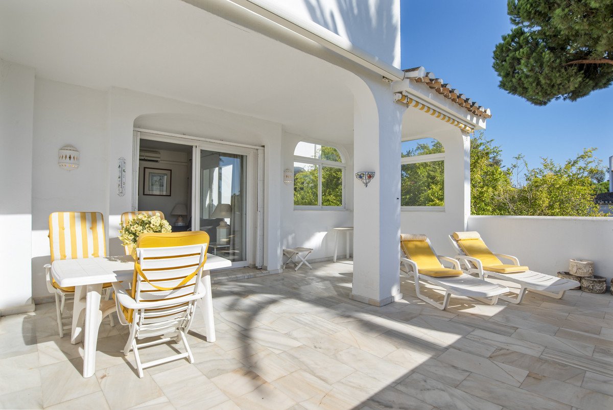 3 Bed Middle Floor Apartment in Elviria