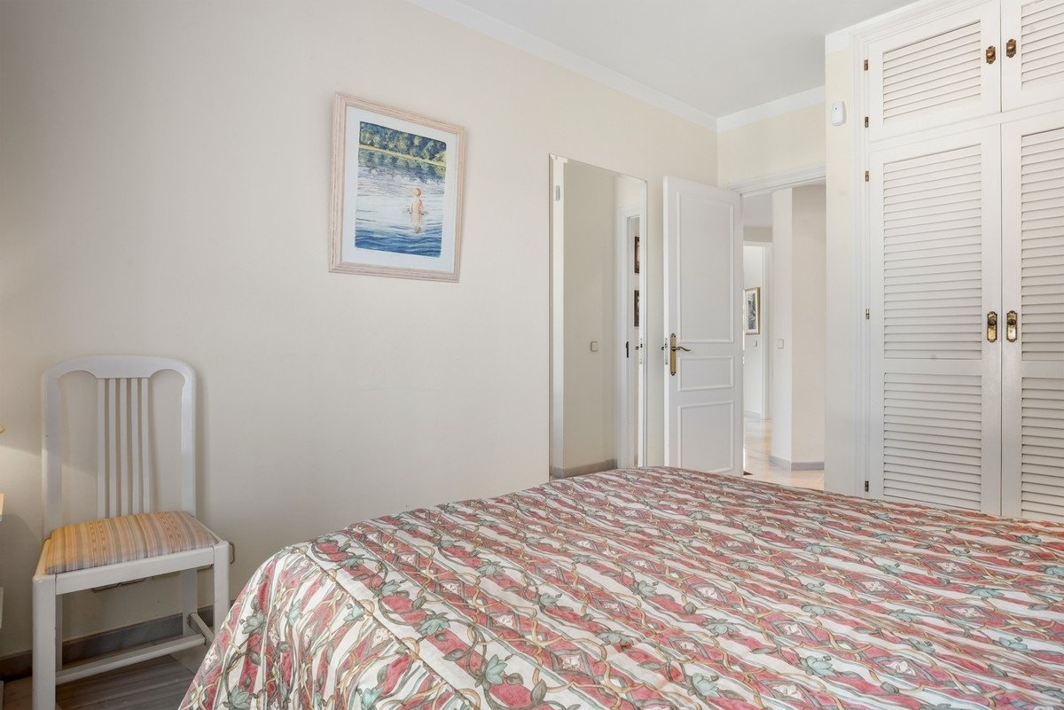 3 Bed Middle Floor Apartment in Elviria