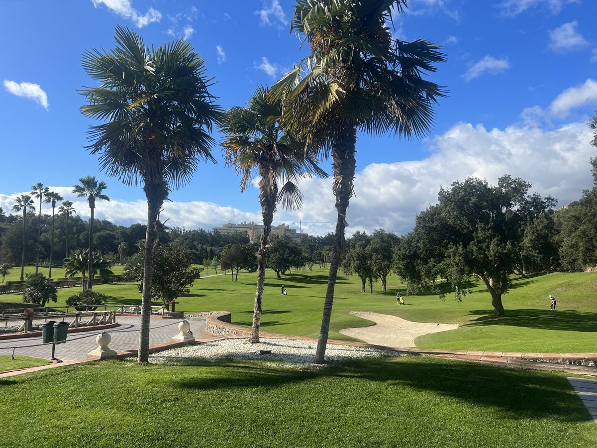 3 Bed Middle Floor Apartment in Elviria