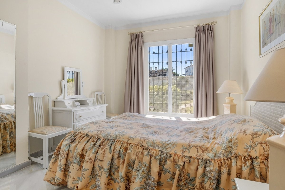 3 Bed Middle Floor Apartment in Elviria