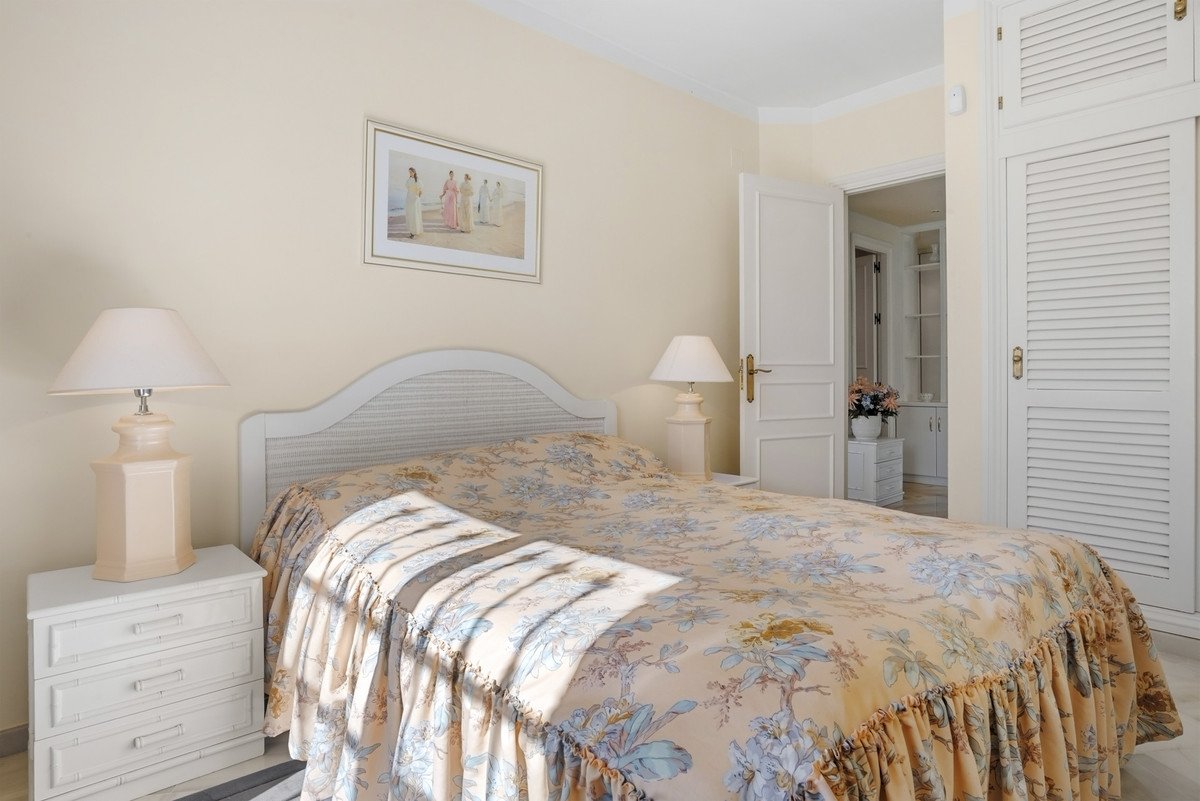 3 Bed Middle Floor Apartment in Elviria