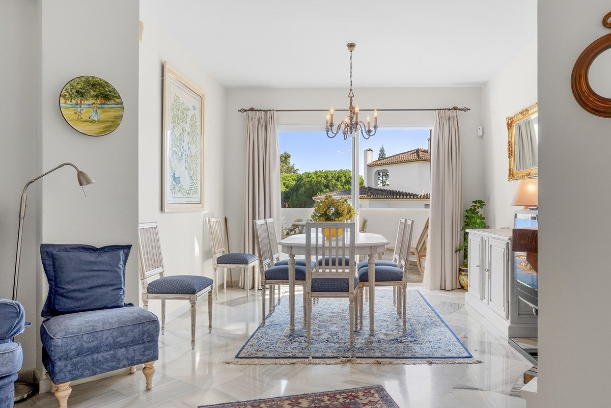 3 Bed Middle Floor Apartment in Elviria
