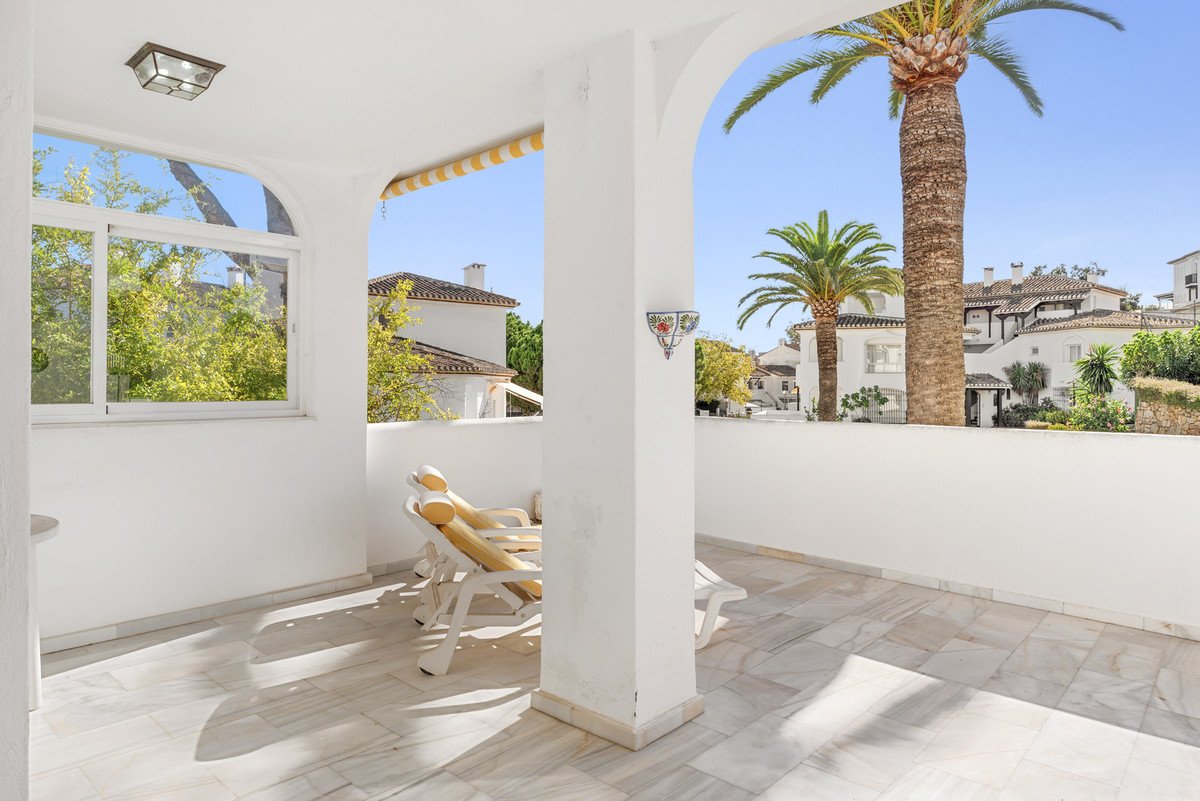 3 Bed Middle Floor Apartment in Elviria
