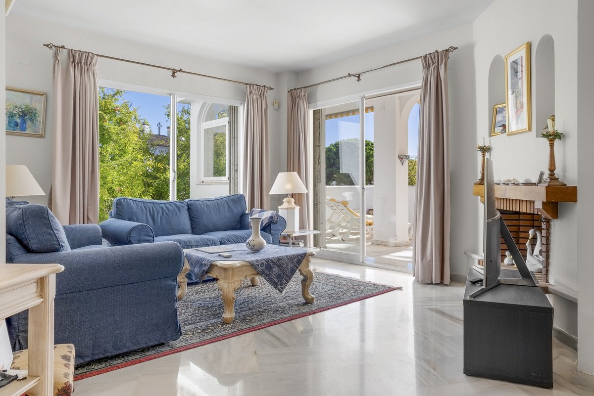 3 Bed Middle Floor Apartment in Elviria