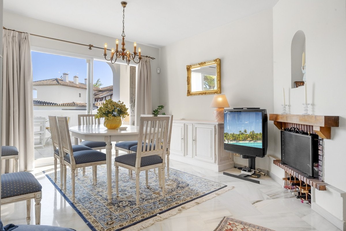 3 Bed Middle Floor Apartment in Elviria