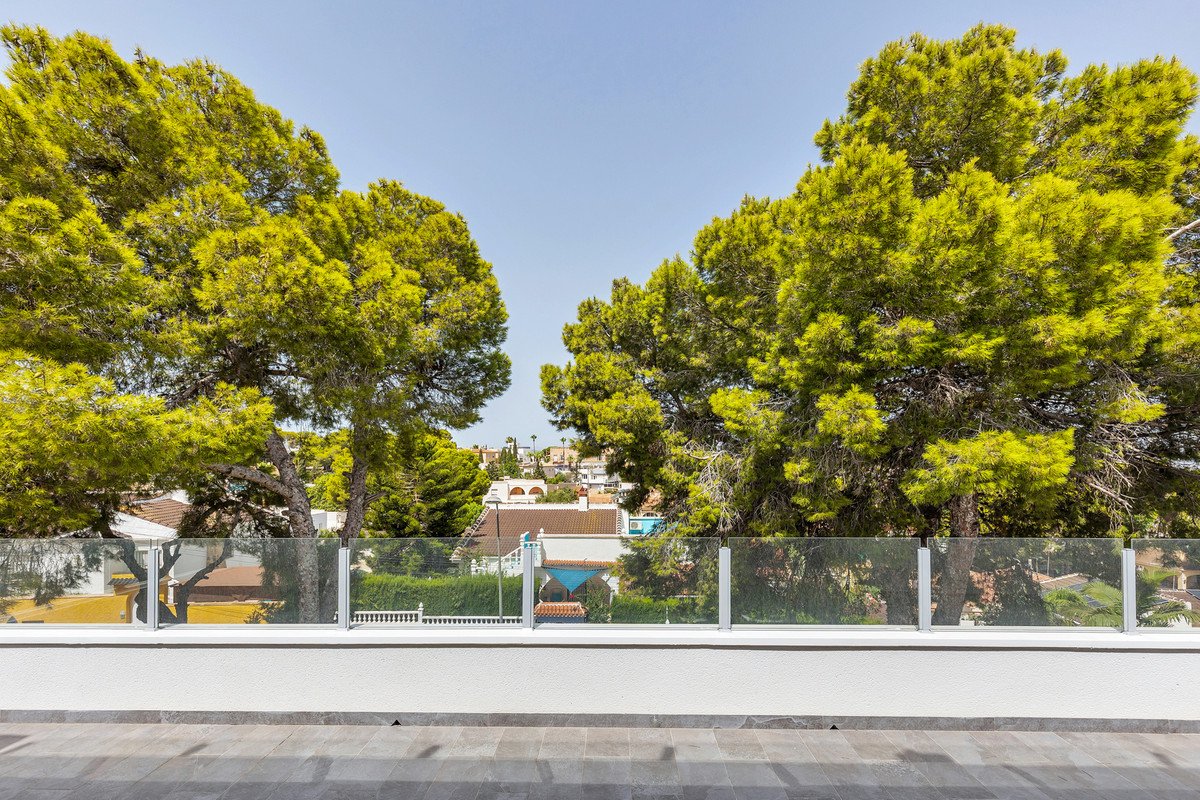 5 Bed Detached Villa in Los Balcones