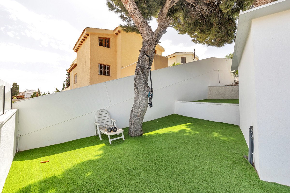 5 Bed Detached Villa in Los Balcones