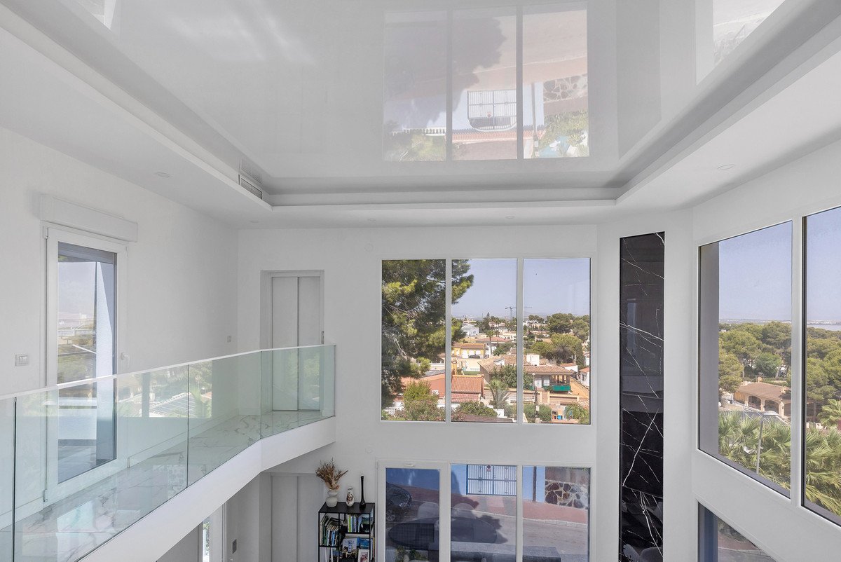 5 Bed Detached Villa in Los Balcones