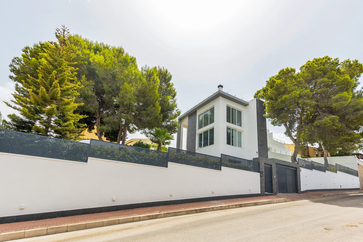 5 Bed Detached Villa in Los Balcones