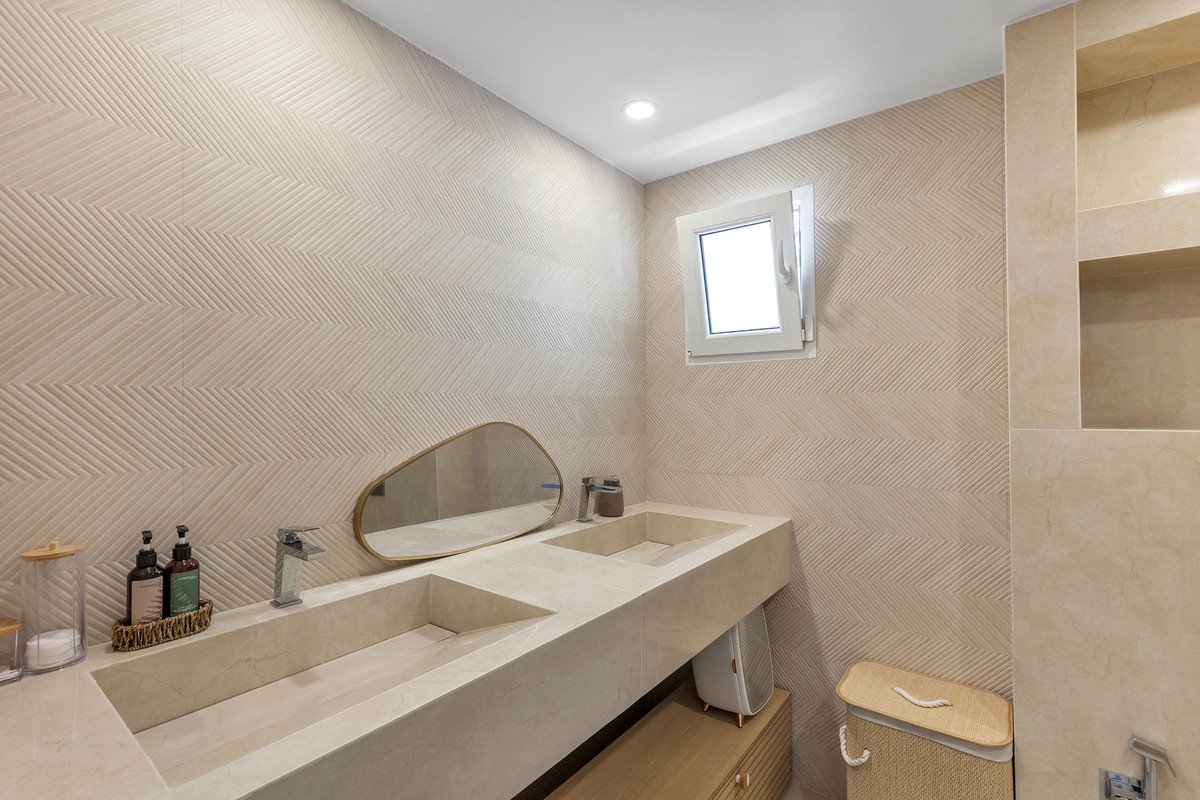 5 Bed Detached Villa in Los Balcones