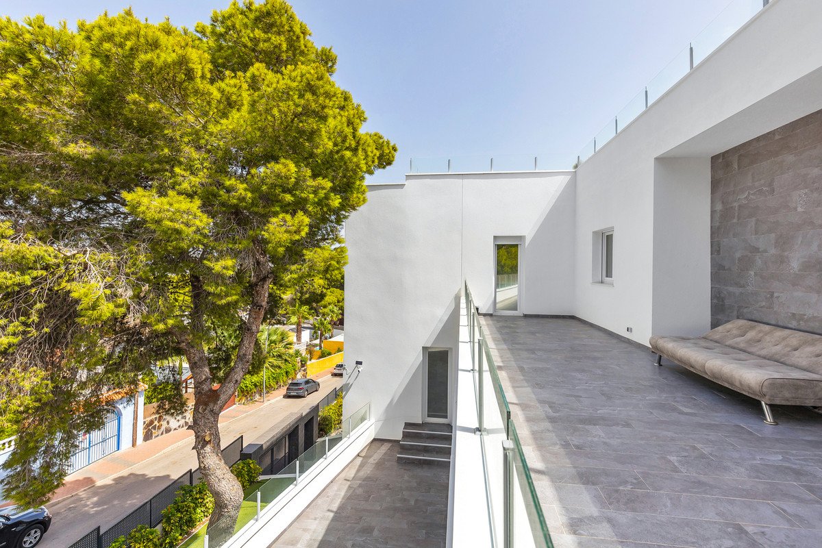 5 Bed Detached Villa in Los Balcones