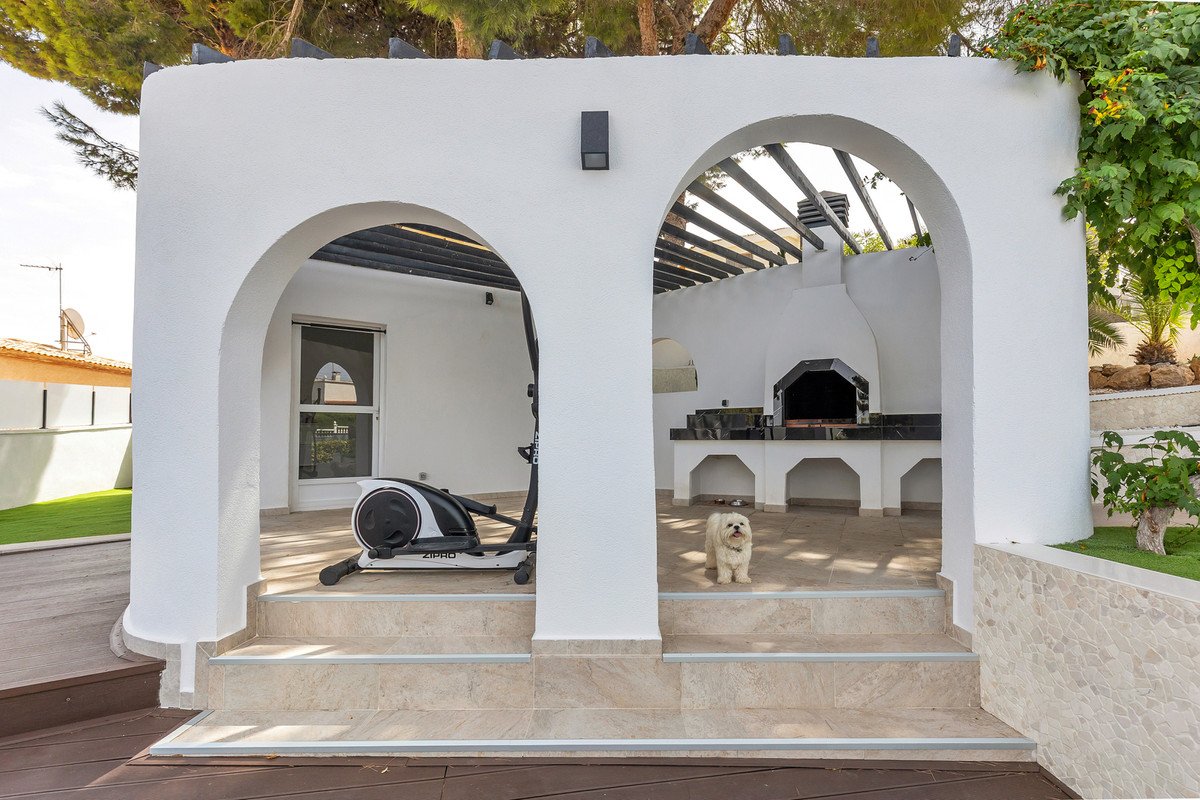 5 Bed Detached Villa in Los Balcones