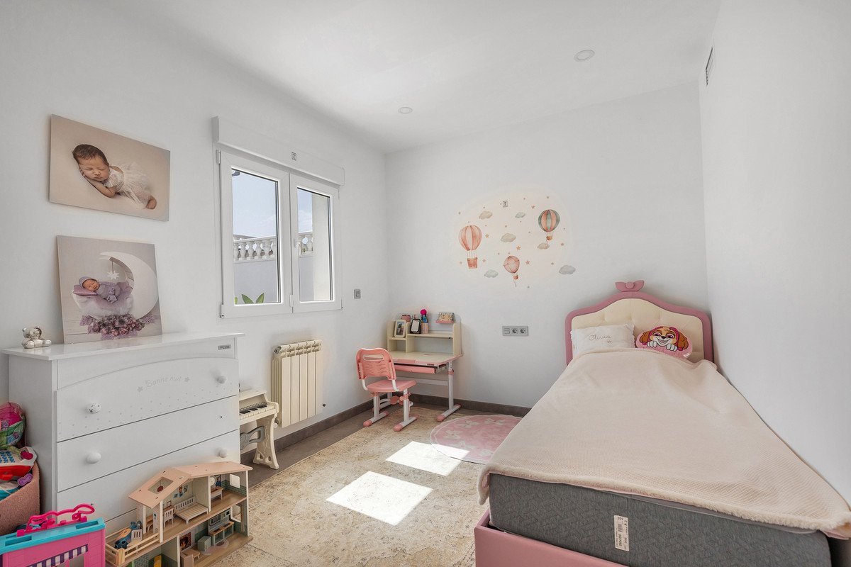 5 Bed Detached Villa in Los Balcones