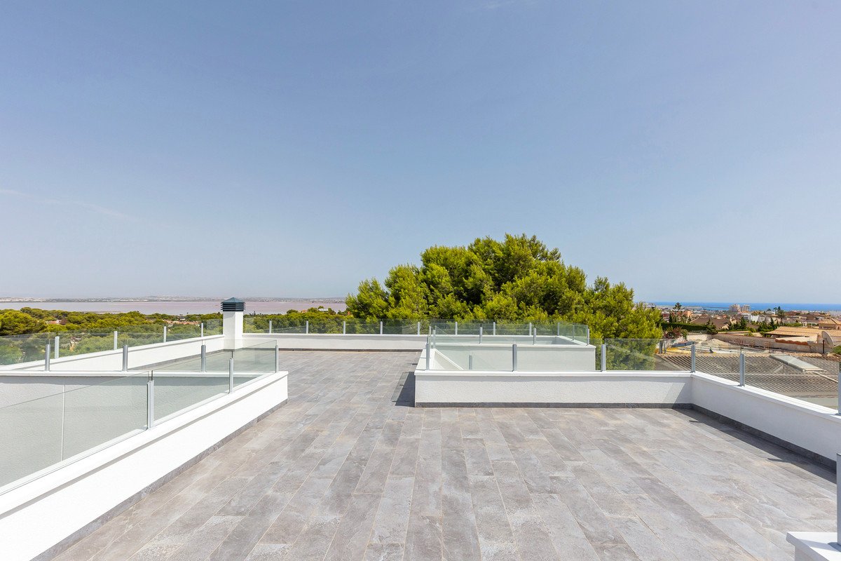 5 Bed Detached Villa in Los Balcones