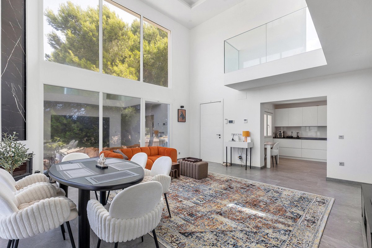 5 Bed Detached Villa in Los Balcones