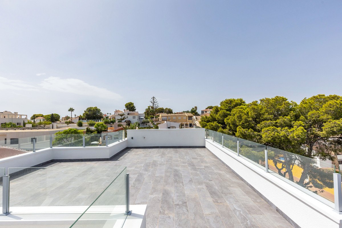 5 Bed Detached Villa in Los Balcones