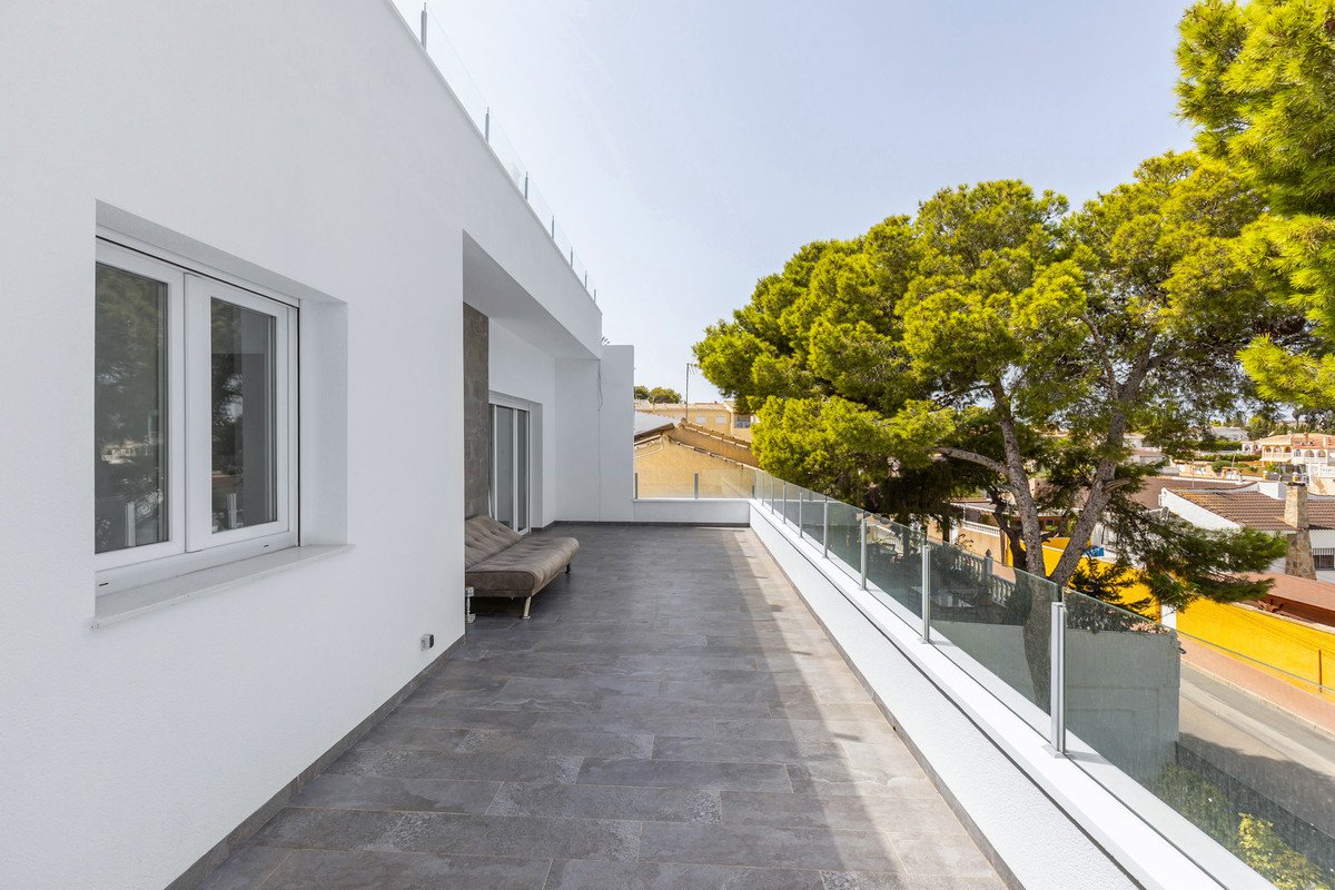 5 Bed Detached Villa in Los Balcones
